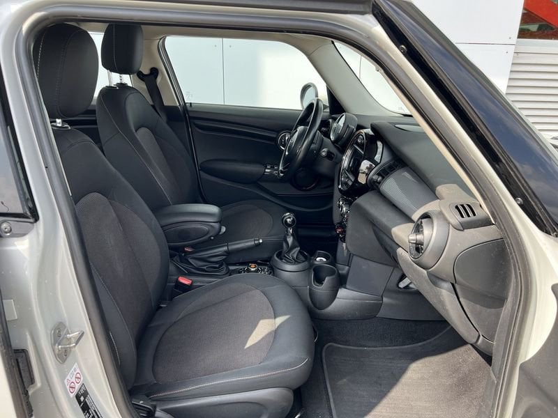 MINI   1.5 Cooper D 5 porte