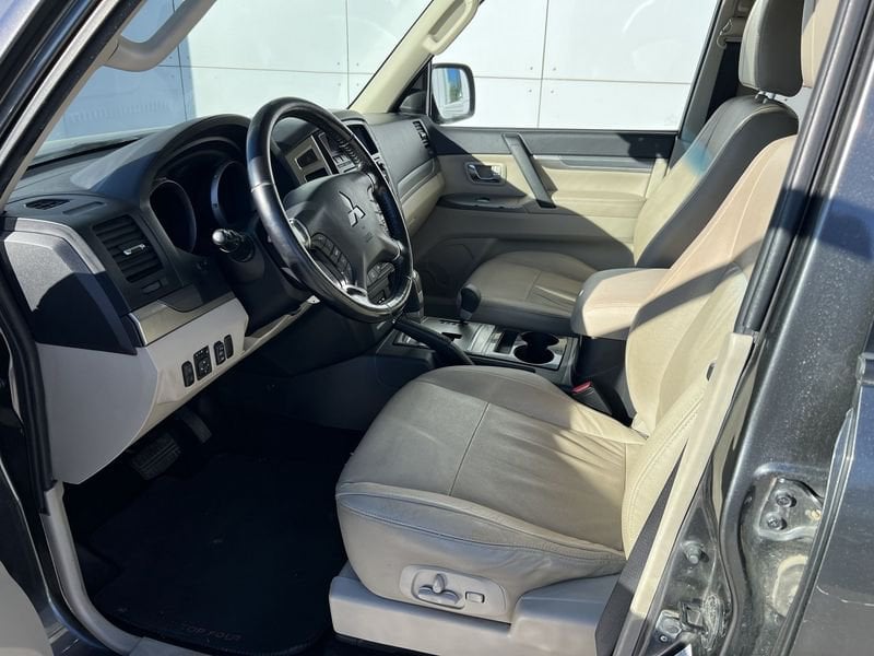 Mitsubishi Pajero  3.2 DI-D 190cv Autom. Instyle