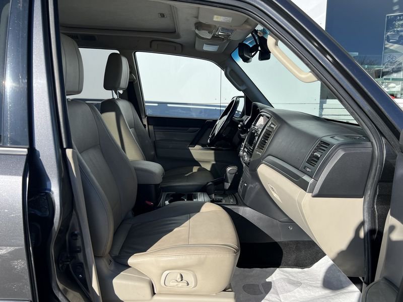 Mitsubishi Pajero  3.2 DI-D 190cv Autom. Instyle
